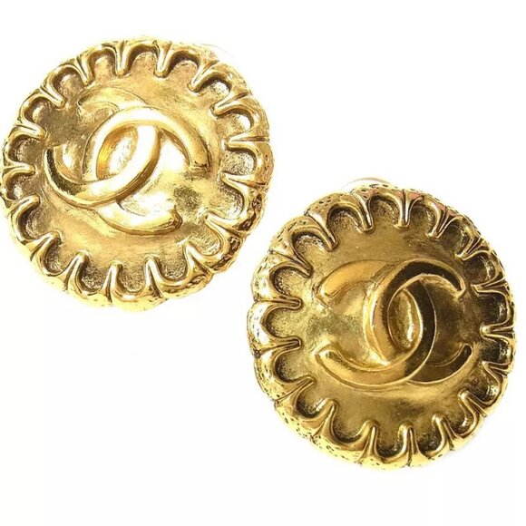 CHANEL CC Logos Round Clip-On Earrings Gold Tone 97P Auth D-2209 - Picture 1 of 16